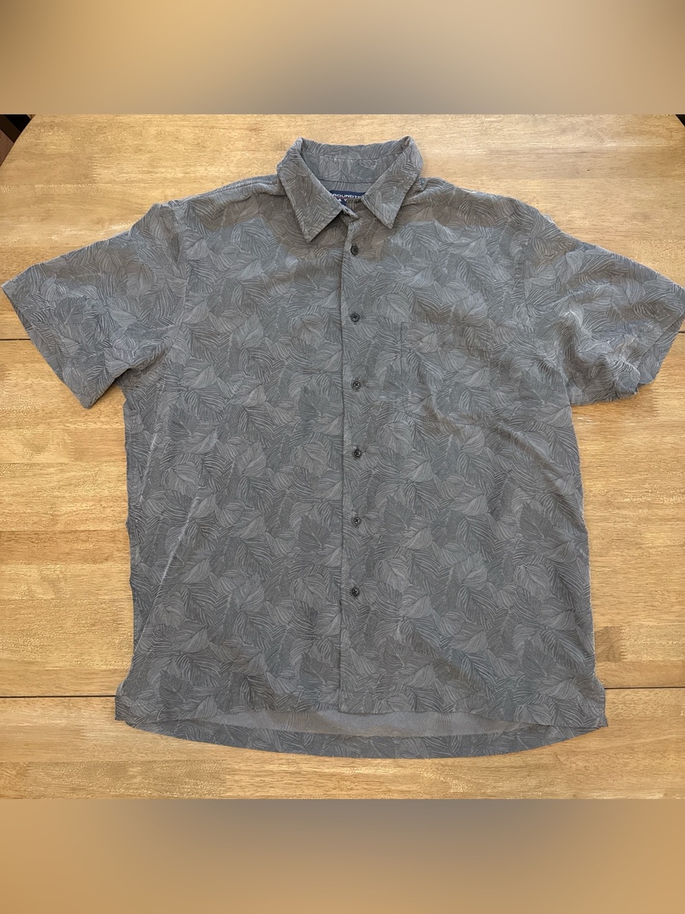 Roundtree & Yorke Men's Short-Sleeve Button Down Shirt in Gray Leaf Print - L